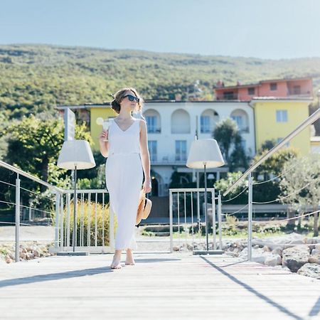 Hotel Orione - Lake Front Hotel Brenzone sul Garda Exteriör bild