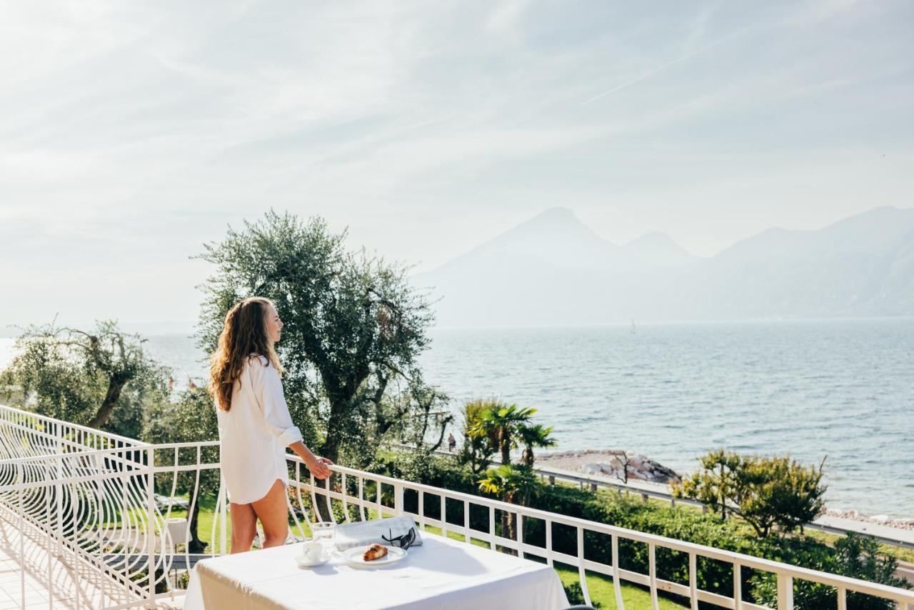 Hotel Orione - Lake Front Hotel Brenzone sul Garda Exteriör bild