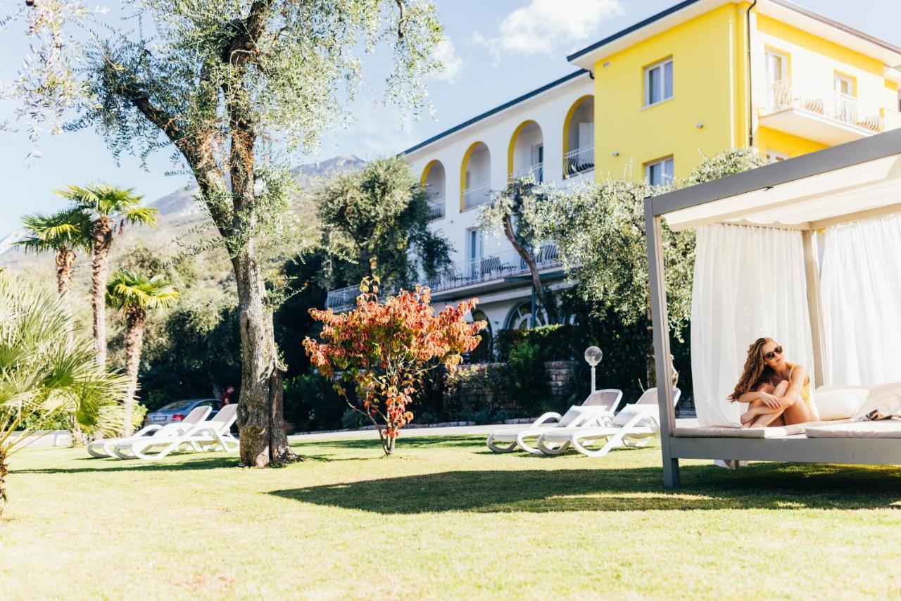 Hotel Orione - Lake Front Hotel Brenzone sul Garda Exteriör bild