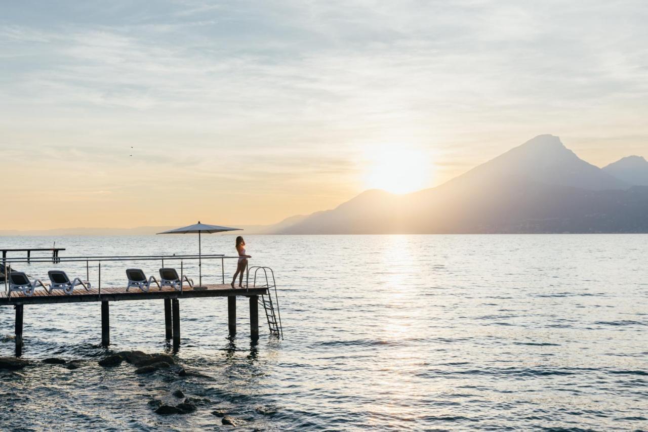 Hotel Orione - Lake Front Hotel Brenzone sul Garda Exteriör bild