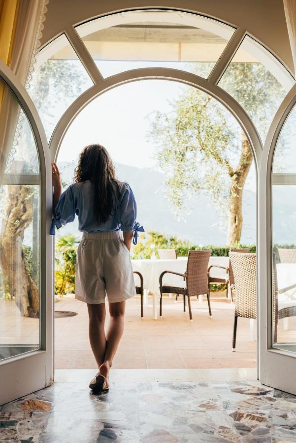 Hotel Orione - Lake Front Hotel Brenzone sul Garda Exteriör bild