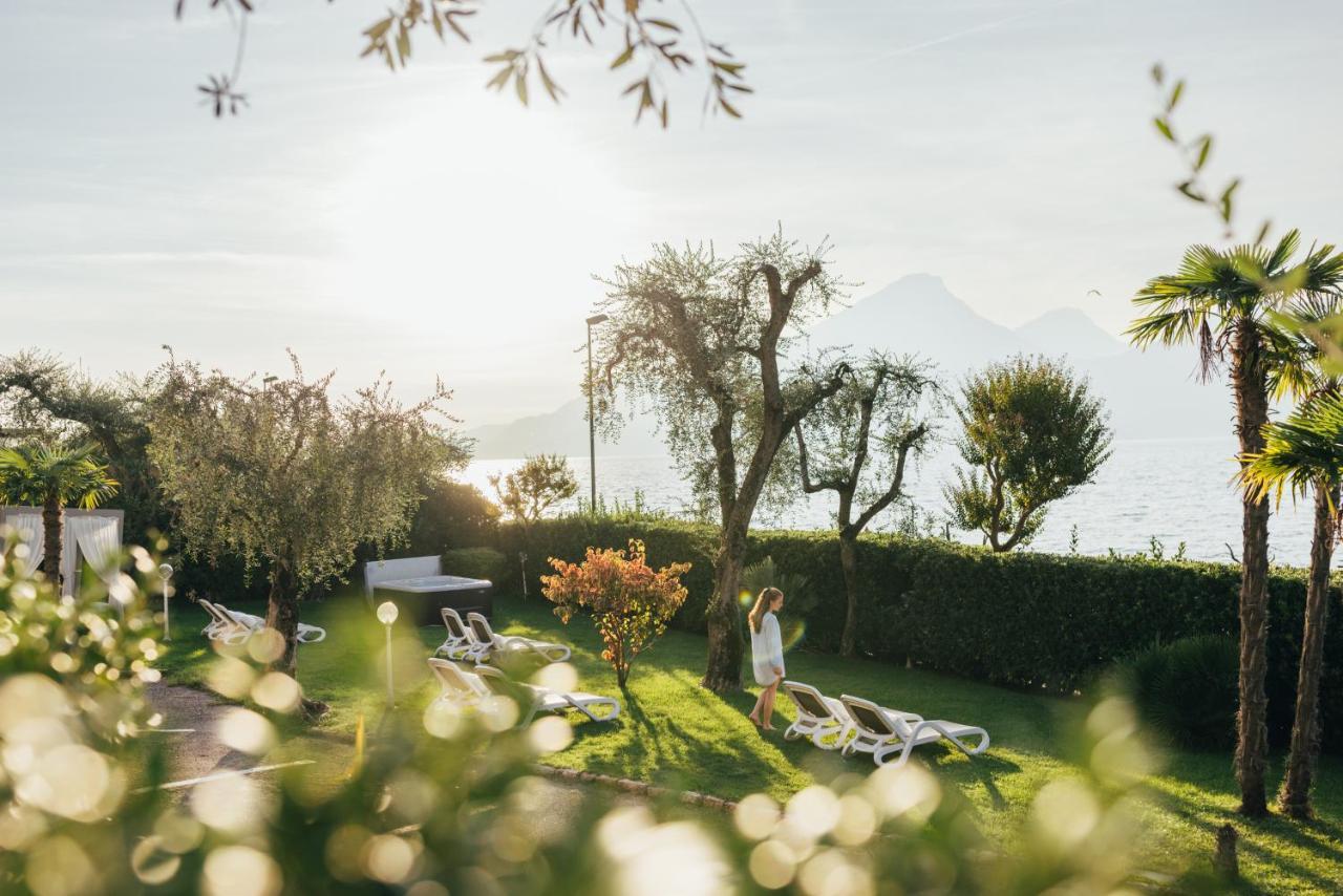 Hotel Orione - Lake Front Hotel Brenzone sul Garda Exteriör bild