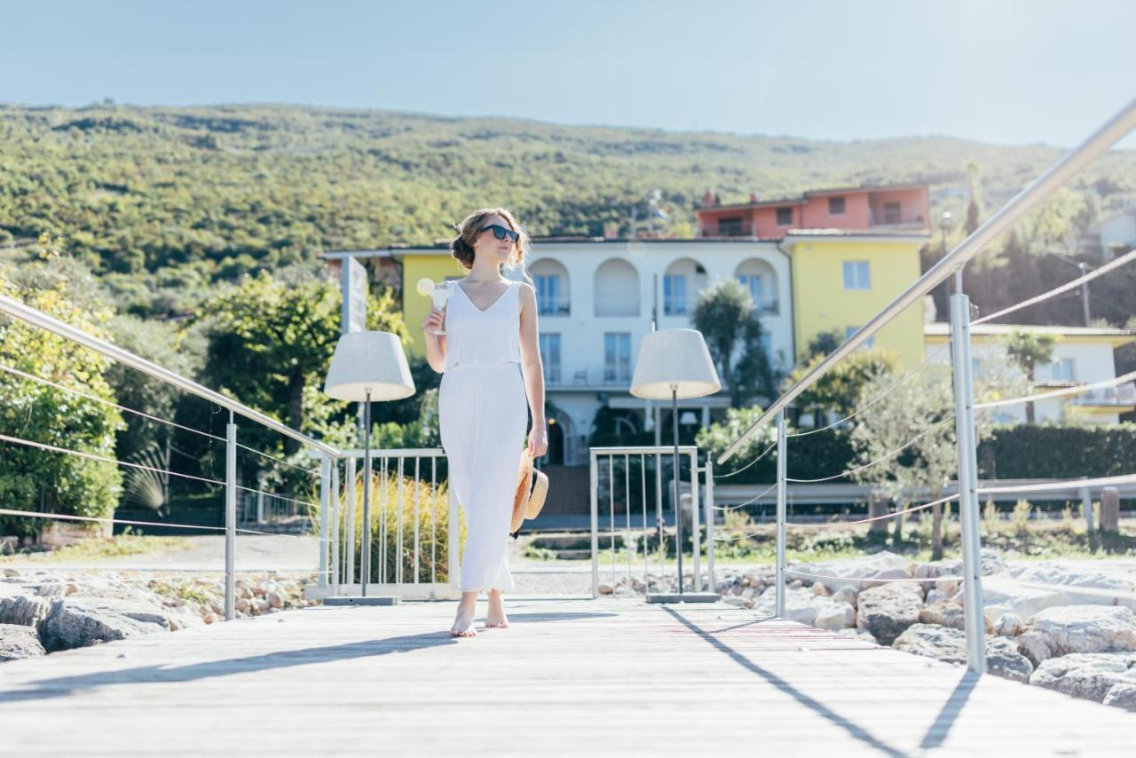 Hotel Orione - Lake Front Hotel Brenzone sul Garda Exteriör bild